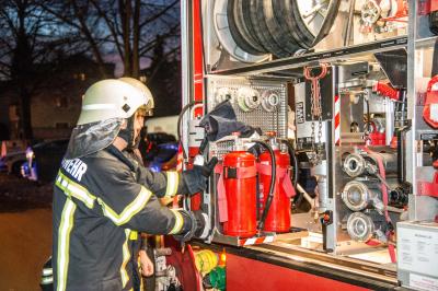 Waiblingen: Essen auf dem Herd sorgt fuer Feuerwehreinsatz - 1 Verletzte Person